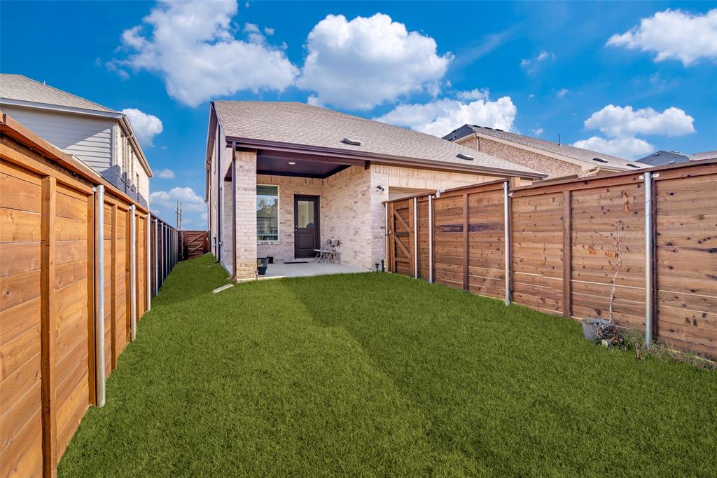 4016 Daisy Holw Loop Mesquite, TX 75181 - Photo 18 of 32 a view of a backyard with plants