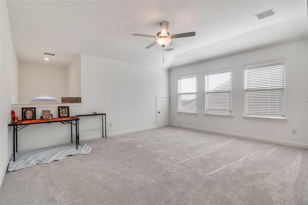 4016 Daisy Holw Loop Mesquite, TX 75181 - Photo 7 of 32 a view of an empty room with a window