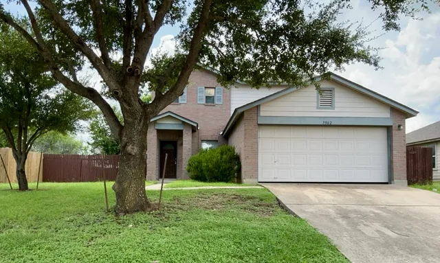 a house that is sitting in middle of the grass
