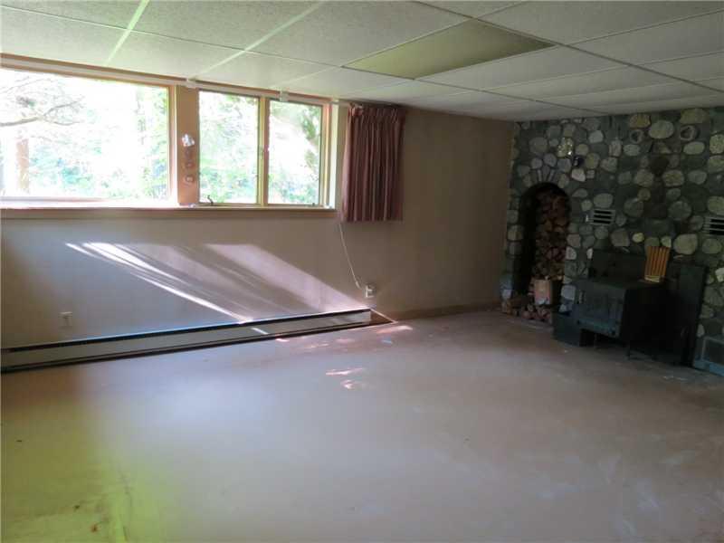 70 Country Club Road Manchester, ME 04351 - Photo 10 of 14 Den/Family/Great Room.