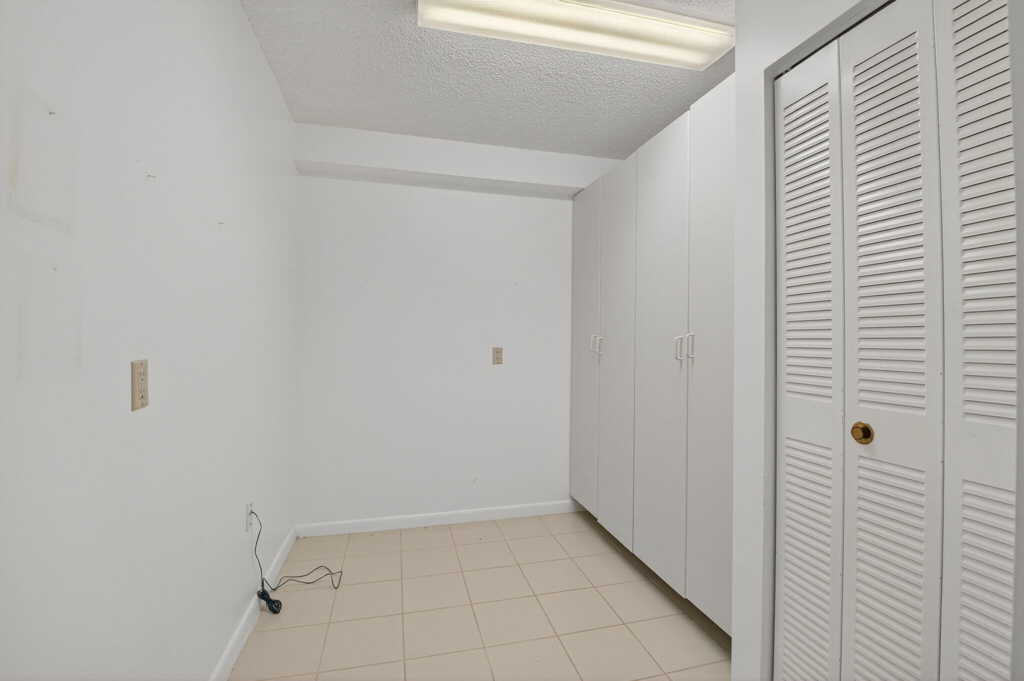 6193 Balboa Circle, Unit 403 Boca Raton, FL 33433 - Photo 17 of 25 a view of room