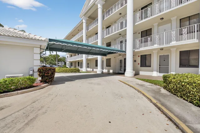 a house view with a outdoor space