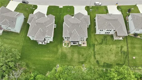 $600,000 | 8548 Valley Spring Drive, De Soto, KS 66018