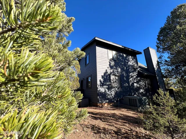 $444,900 | 2240 Fairway Drive, Overgaard, AZ 85933