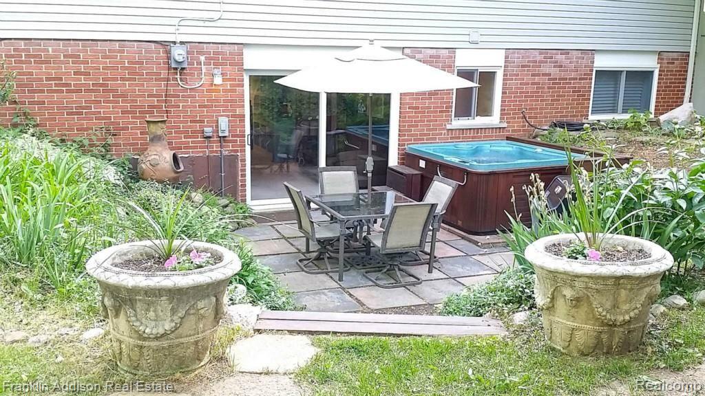 487 Welch Road Northville, MI 48167 - Photo 10 of 40 20150528_172444.jpg