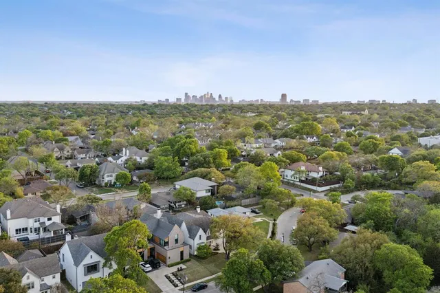 $2,525,000 | 6622 Blue Valley Lane, Dallas, TX 75214