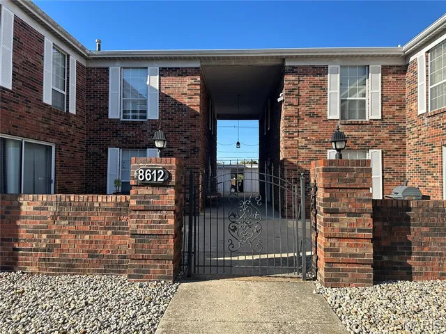 $600,000 | 8612 West Main Street, Belleville, IL 62223