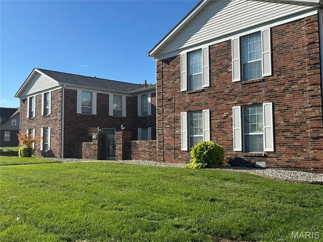 $600,000 | 8612 West Main Street, Belleville, IL 62223