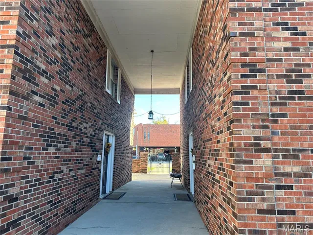 $600,000 | 8612 West Main Street, Belleville, IL 62223