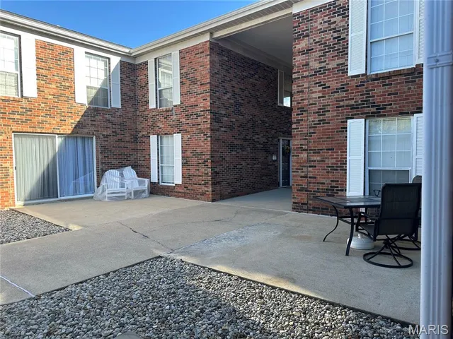 $600,000 | 8612 West Main Street, Belleville, IL 62223