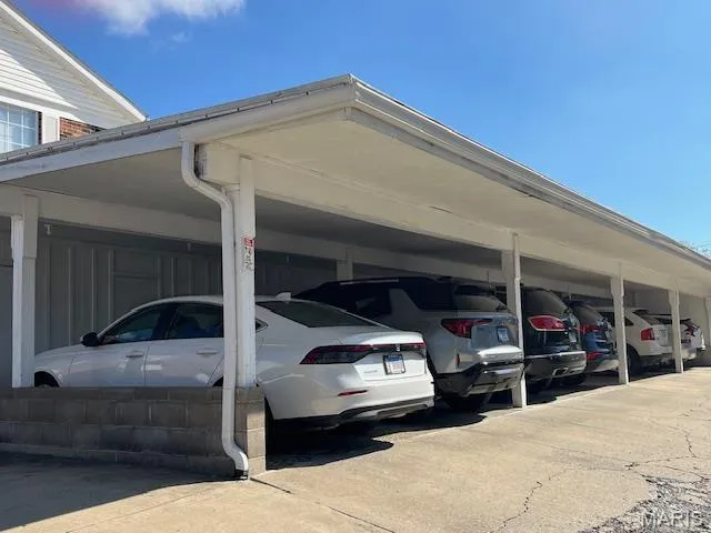 $600,000 | 8612 West Main Street, Belleville, IL 62223