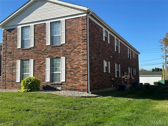 $600,000 | 8612 West Main Street, Belleville, IL 62223