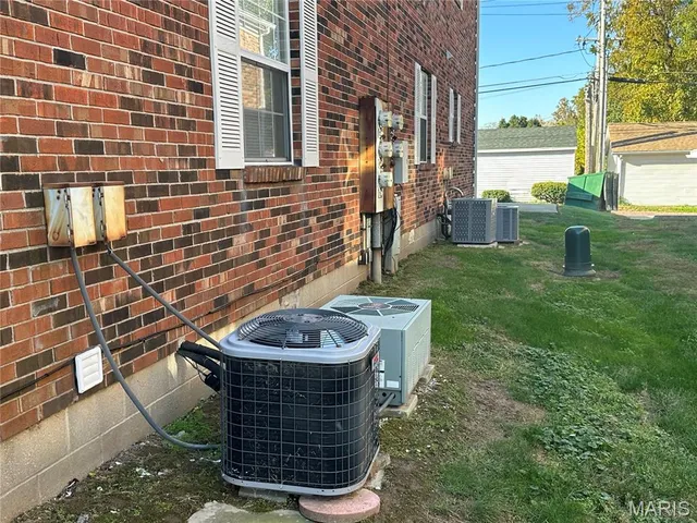 $600,000 | 8612 West Main Street, Belleville, IL 62223