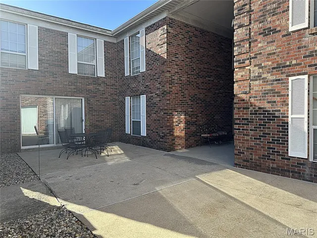 $600,000 | 8612 West Main Street, Belleville, IL 62223