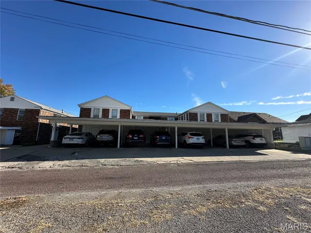 $600,000 | 8612 West Main Street, Belleville, IL 62223