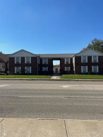 $600,000 | 8612 West Main Street, Belleville, IL 62223