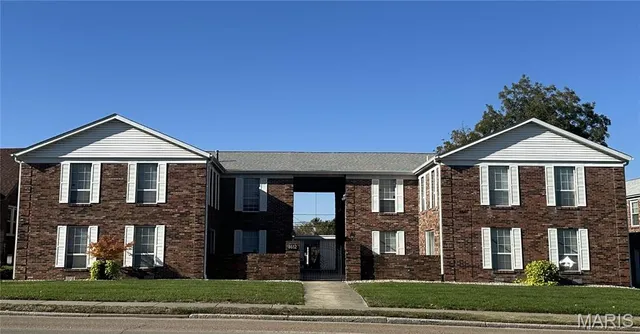 $600,000 | 8612 West Main Street, Belleville, IL 62223