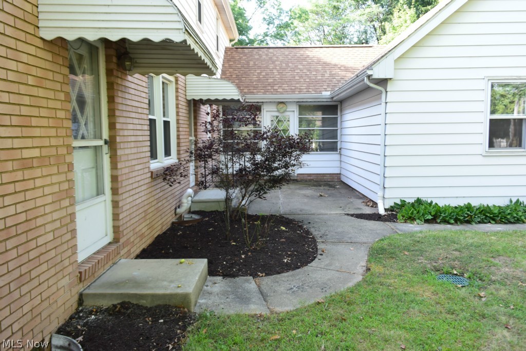 3672 Oak Road Stow, OH 44224 - Photo 23 of 23 Side View