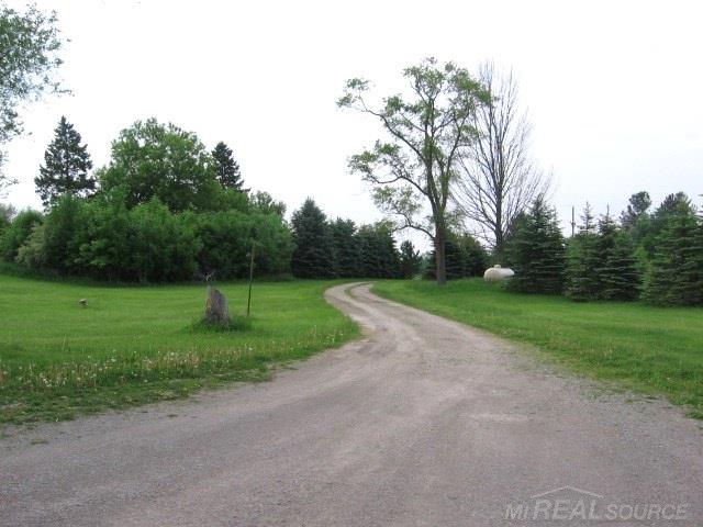 5687 Walker Road Applegate, MI 48401 - Photo 6 of 28 31246366-5.JPG