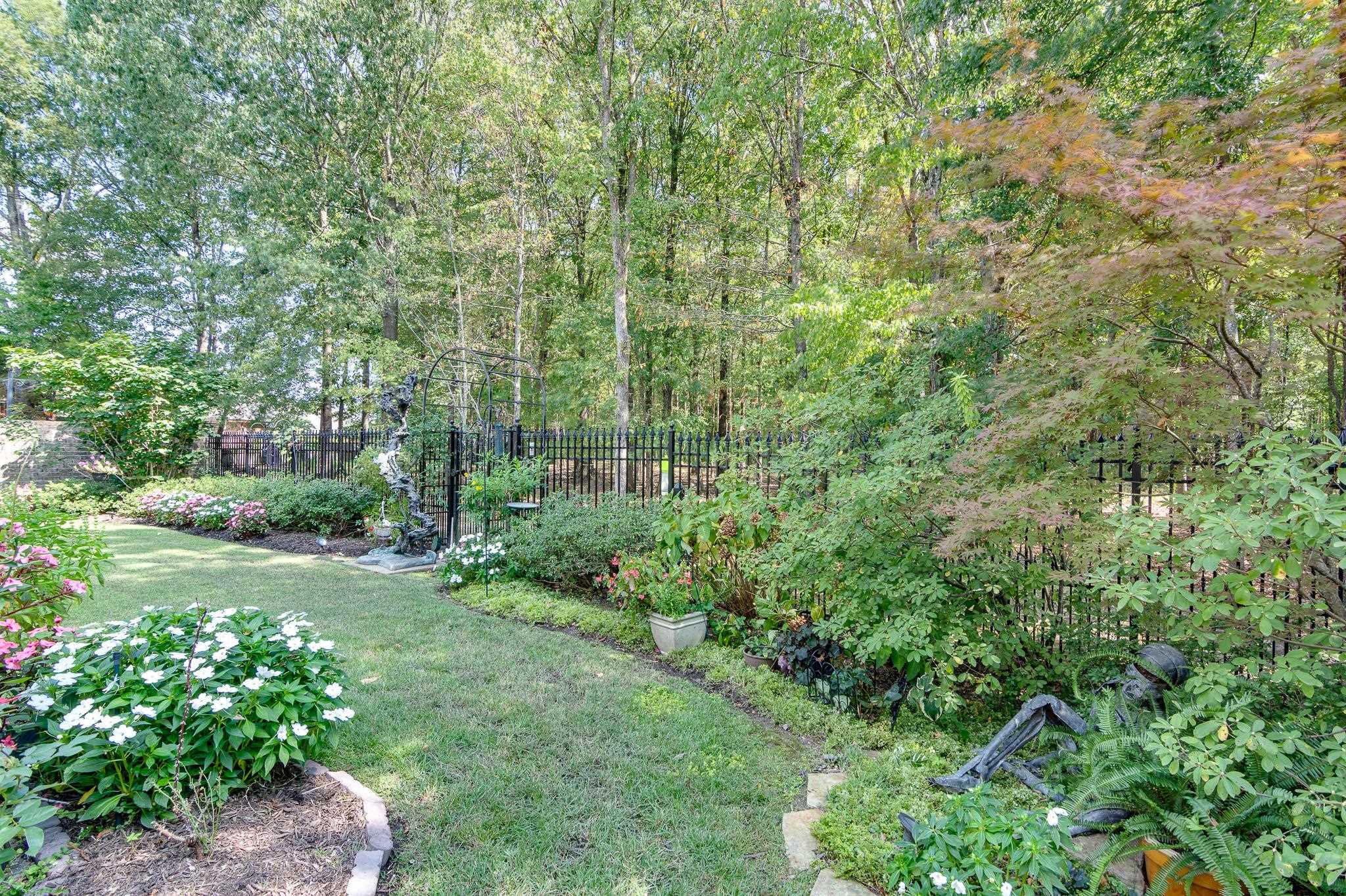 901 Colbert Street South Collierville, TN 38017 - Photo 31 of 37 View of yard