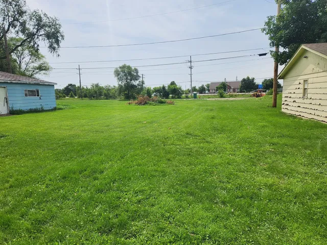 a view of a house with a big yard