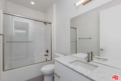 $4,500 | 2700 East Chaucer Street, Unit 34, Los Angeles, CA 90065