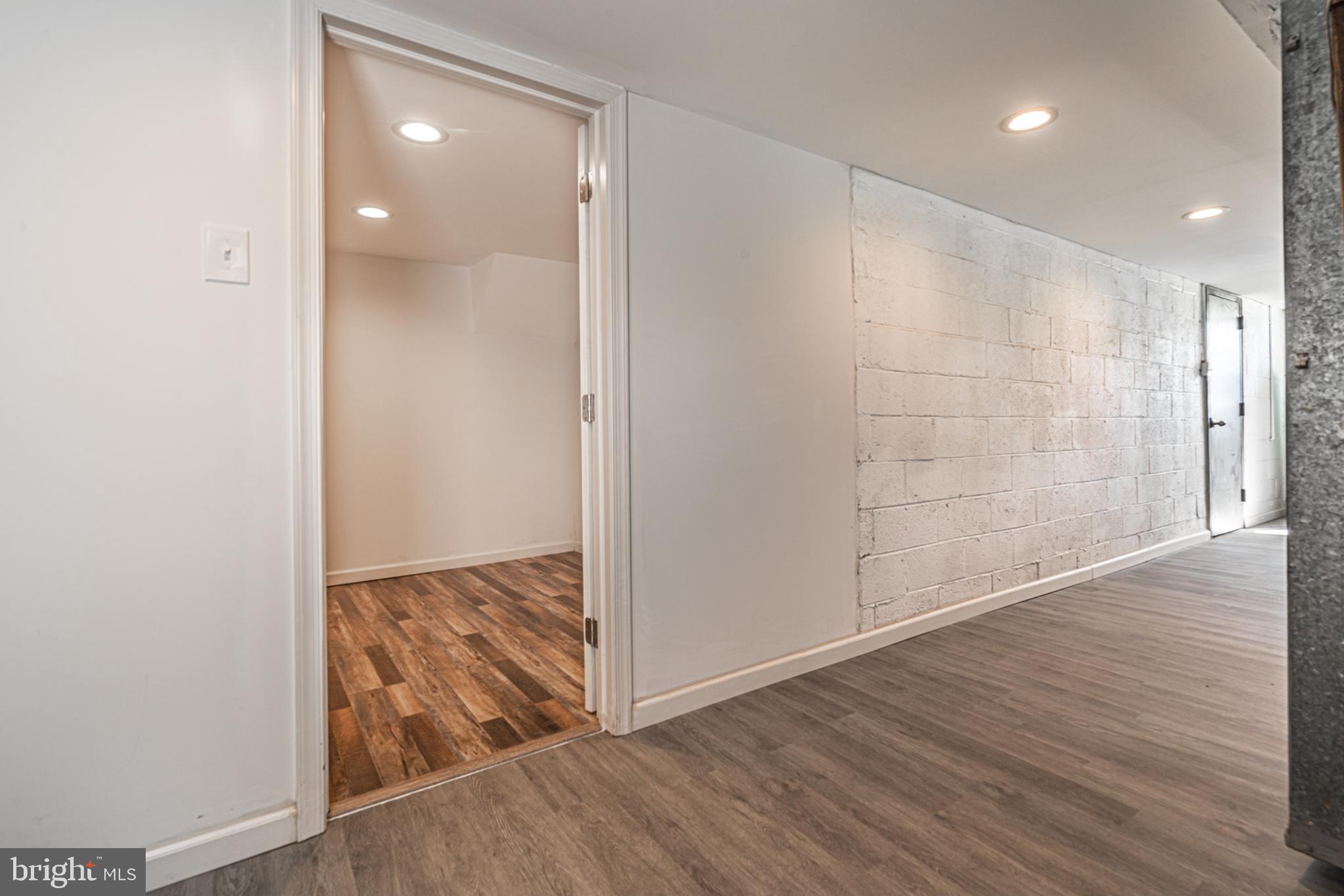 9946 Woodfern Road Philadelphia, PA 19115 - Photo 22 of 28 Utility room
