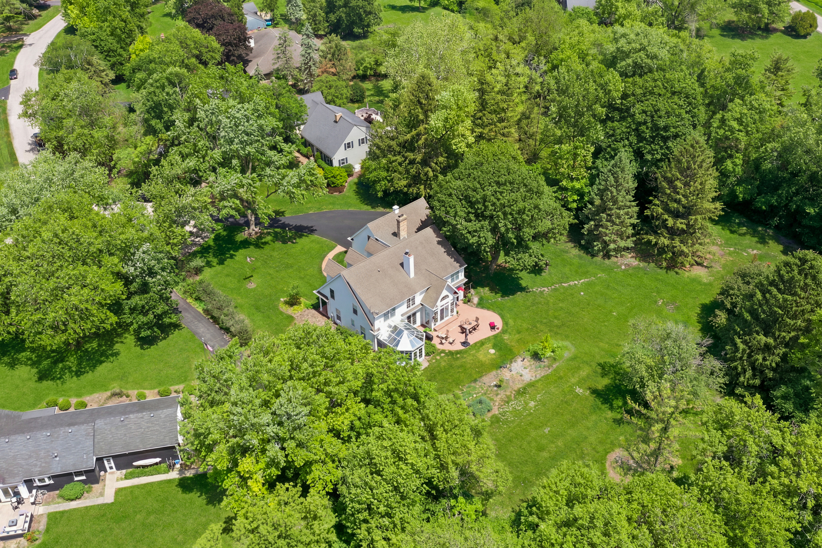 233 Valley Road Cary, IL 60013 - Photo 4 of 38