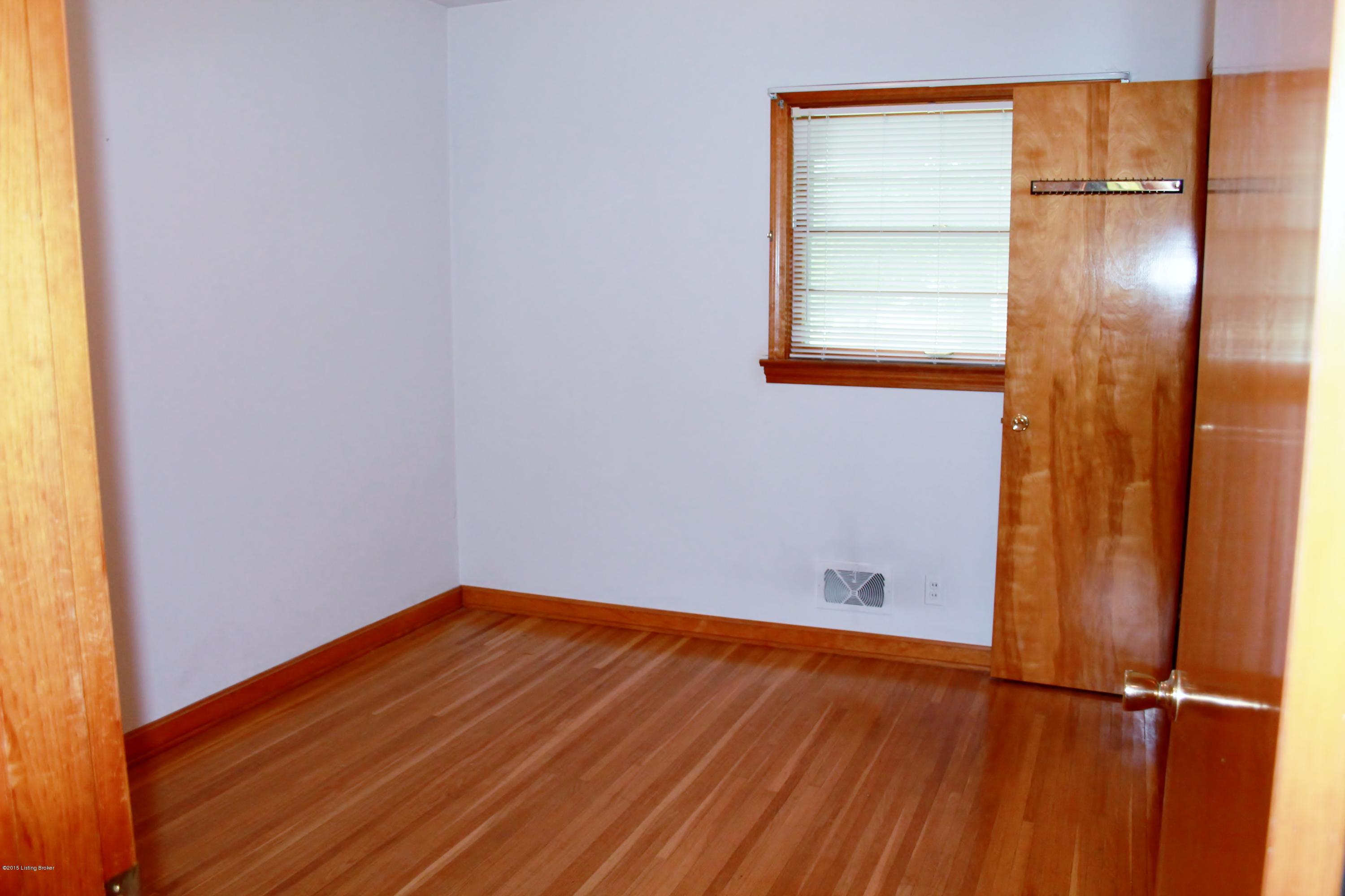 8909 Blue Lick Road Louisville, KY 40219 - Photo 23 of 46 Bedroom 3
