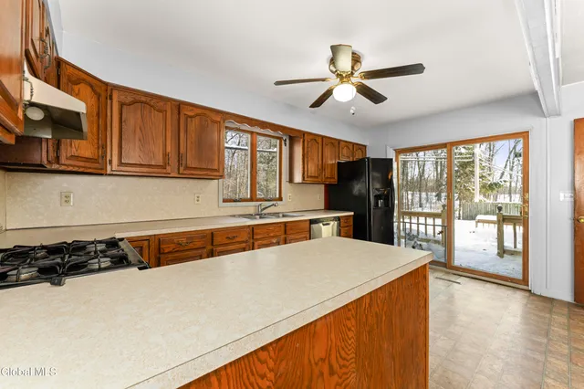 $309,500 | 7 Bridle Path, Colonie, NY 12205