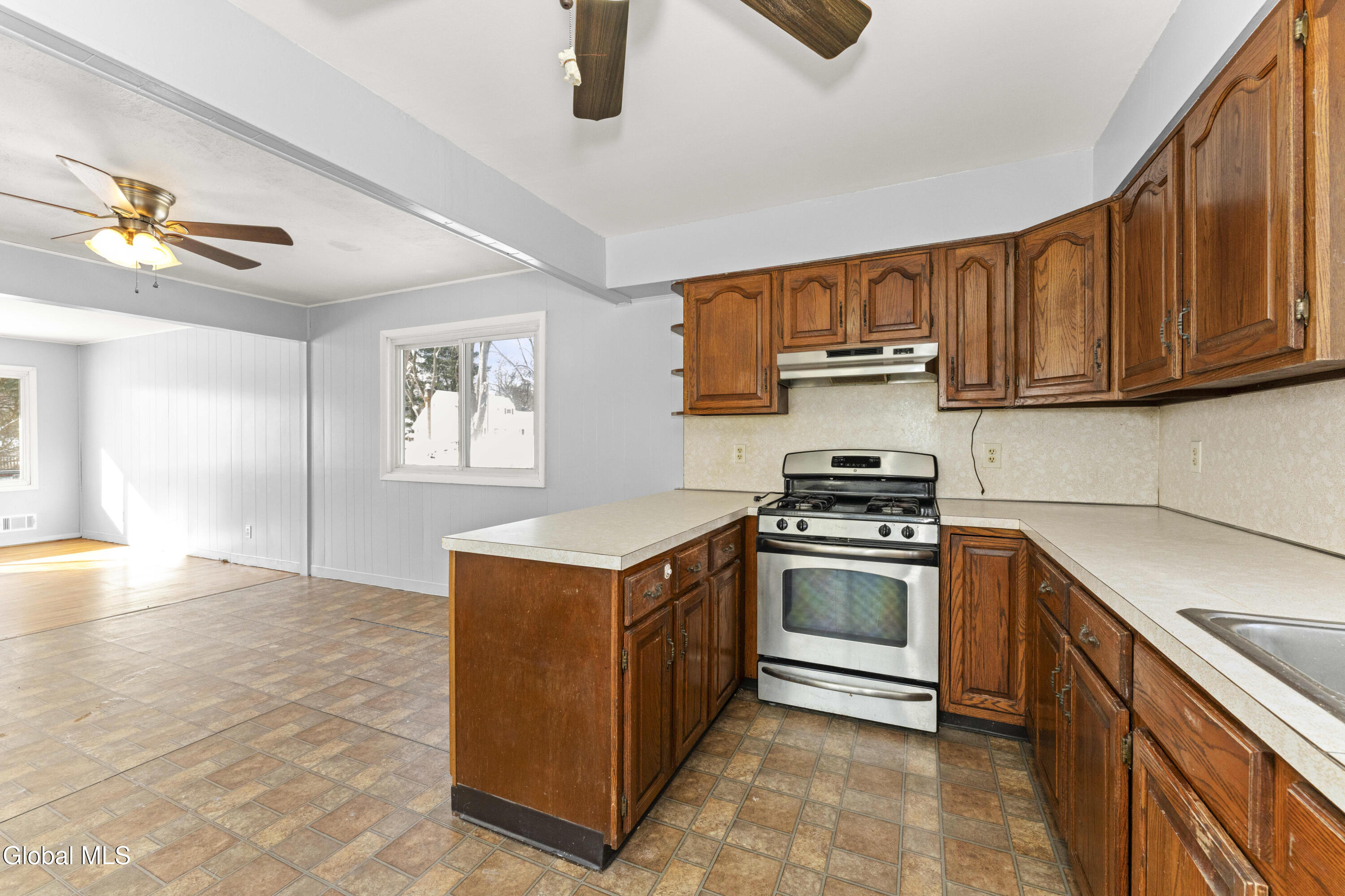 7 Bridle Path Colonie, NY 12205 - Photo 13 of 27 3 Kitchen 4