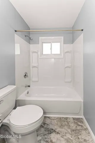 $309,500 | 7 Bridle Path, Colonie, NY 12205