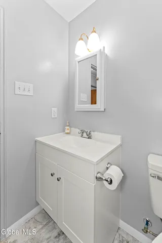 $309,500 | 7 Bridle Path, Colonie, NY 12205