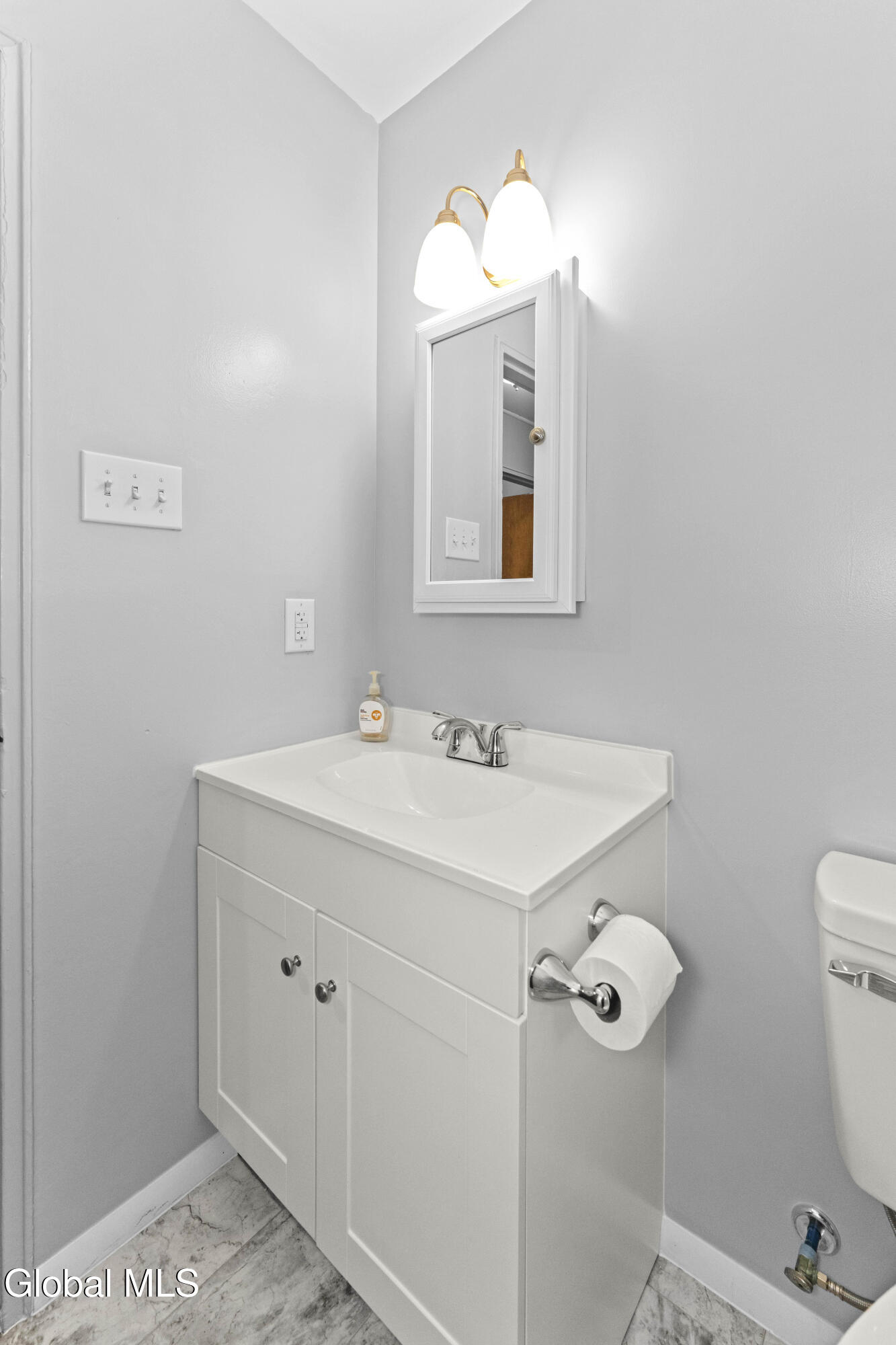 7 Bridle Path Colonie, NY 12205 - Photo 15 of 27 5 Bathroom 1