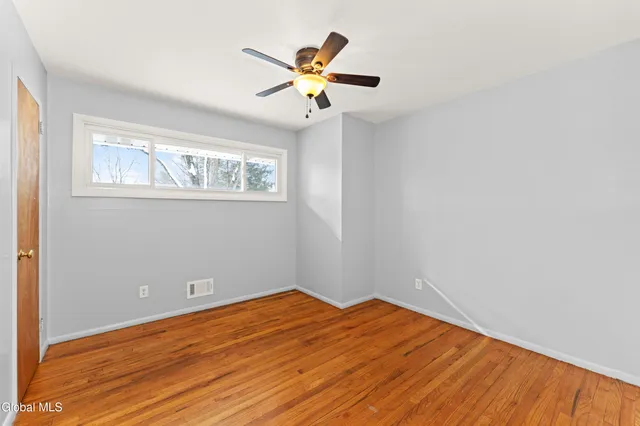 $309,500 | 7 Bridle Path, Colonie, NY 12205