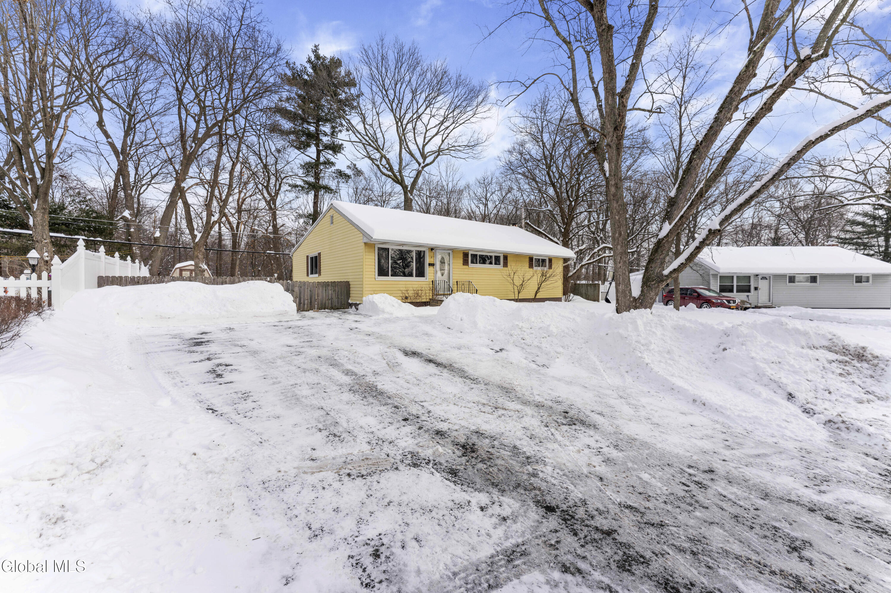 7 Bridle Path Colonie, NY 12205 - Photo 2 of 27 0 Front 3