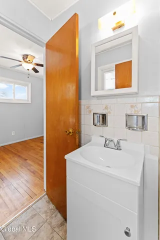 $309,500 | 7 Bridle Path, Colonie, NY 12205