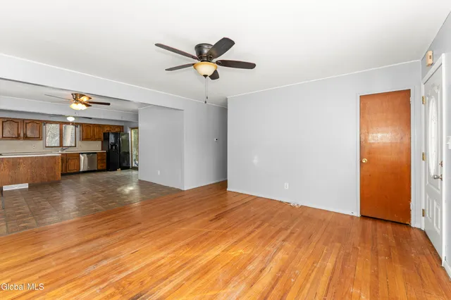 $309,500 | 7 Bridle Path, Colonie, NY 12205