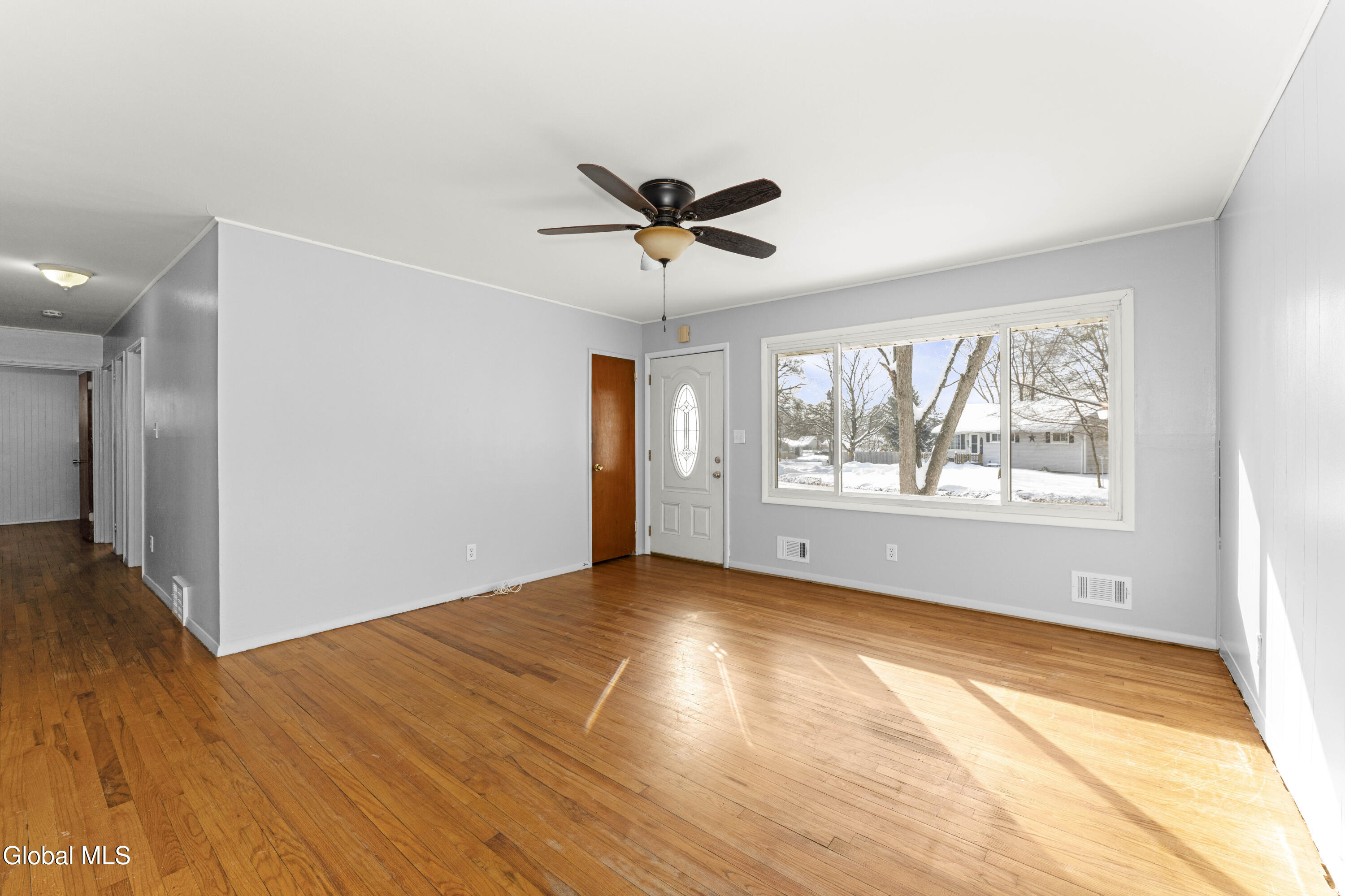 7 Bridle Path Colonie, NY 12205 - Photo 5 of 27 1 Livingroom 3