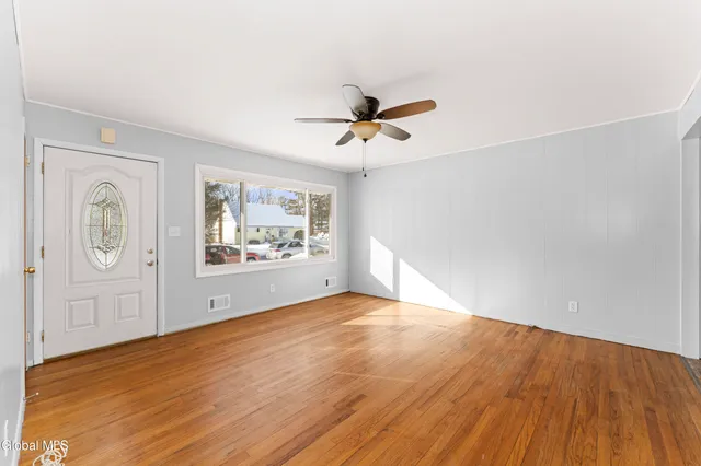 $309,500 | 7 Bridle Path, Colonie, NY 12205