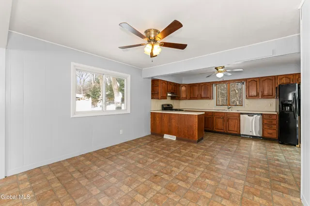 $309,500 | 7 Bridle Path, Colonie, NY 12205