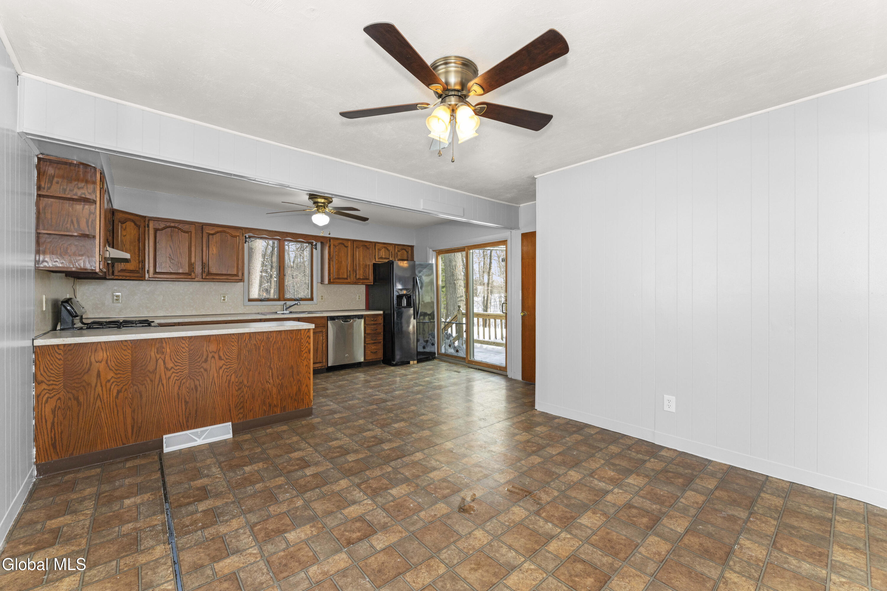 7 Bridle Path Colonie, NY 12205 - Photo 9 of 27 2 Diningroom 3