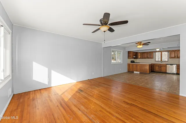 $309,500 | 7 Bridle Path, Colonie, NY 12205