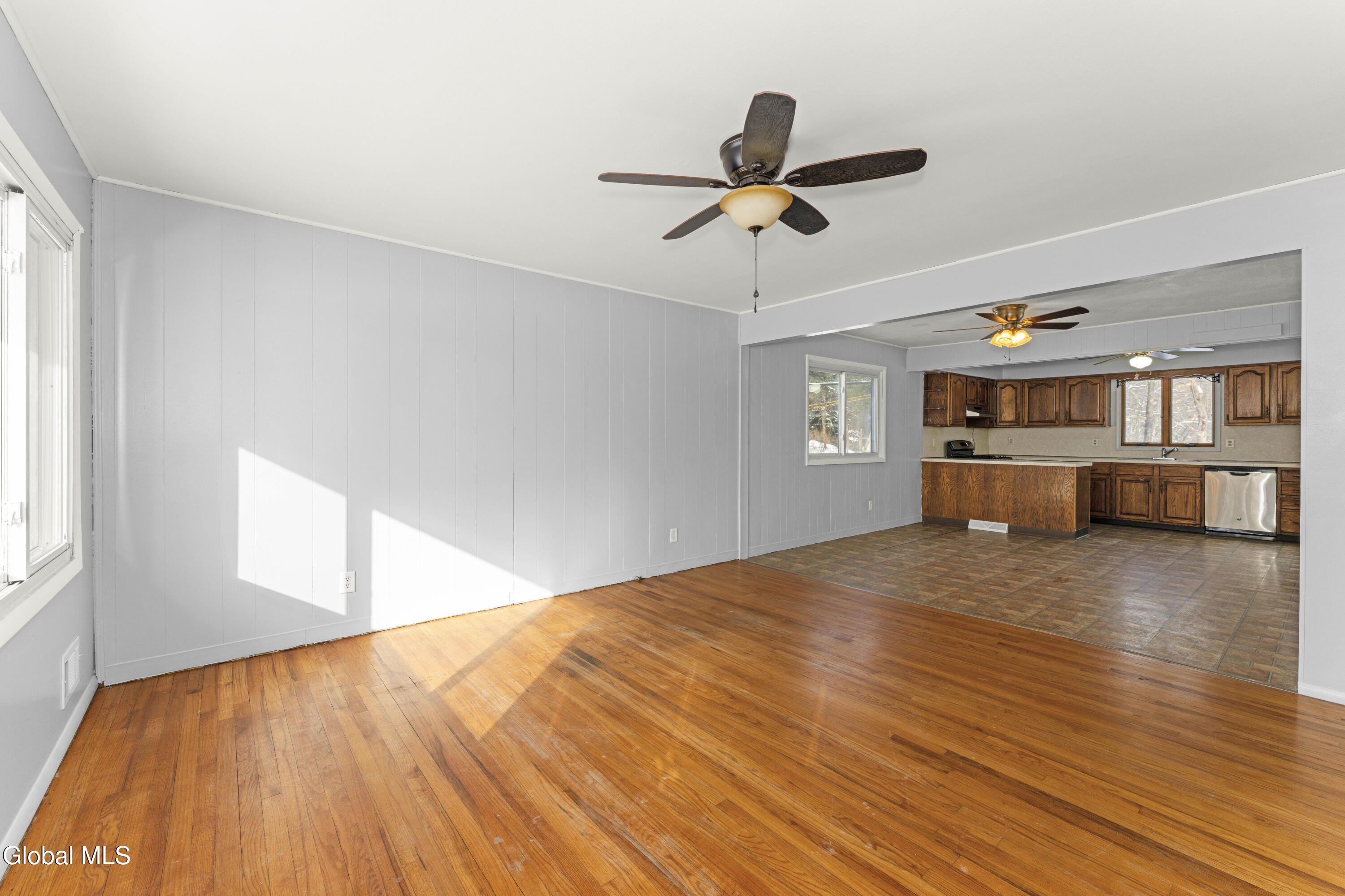 7 Bridle Path Colonie, NY 12205 - Photo 10 of 27 1 Livingroom 1