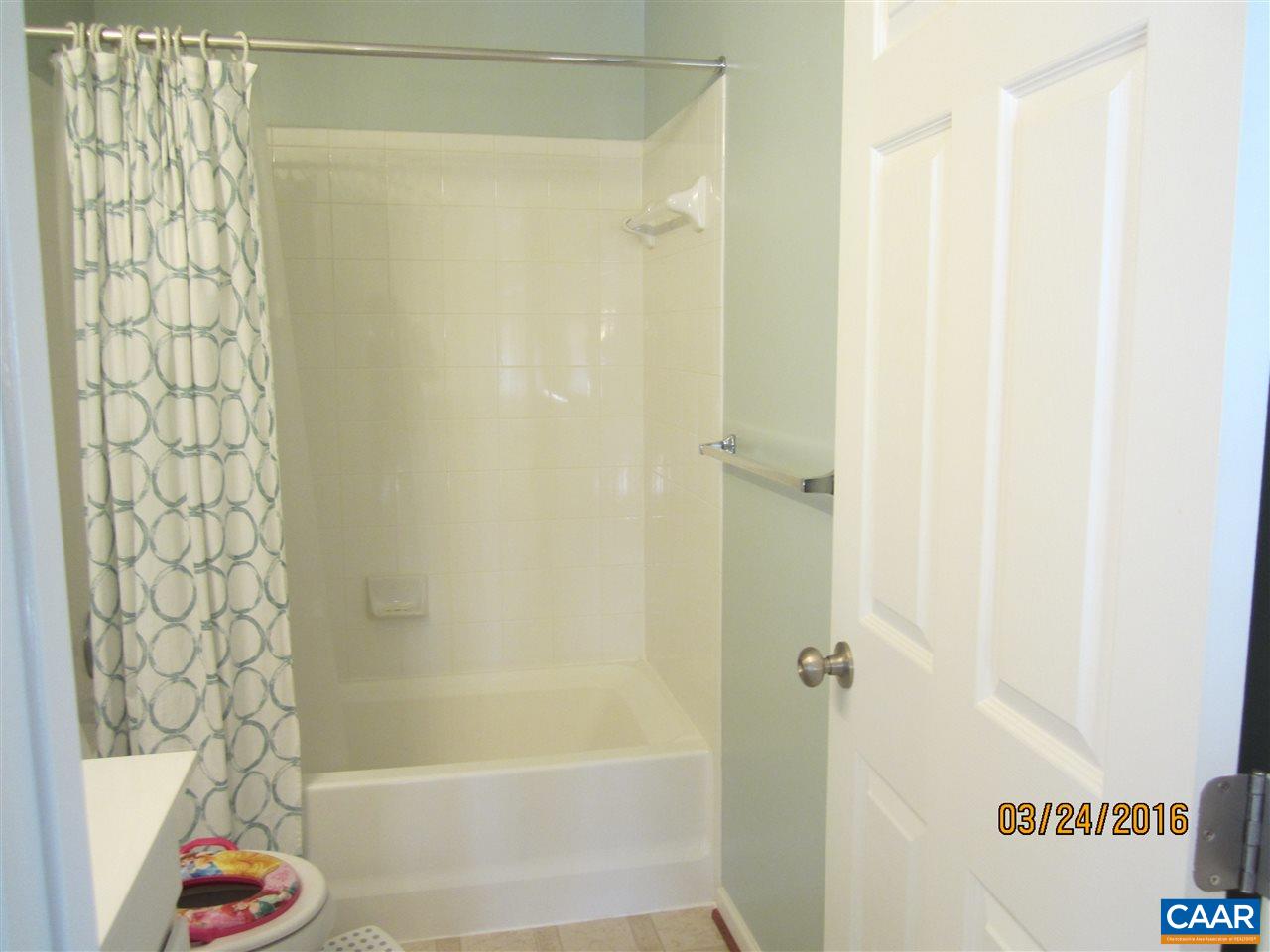 735 Rainier Road Charlottesville, VA 22903 - Photo 23 of 34 2nd floor hall bath