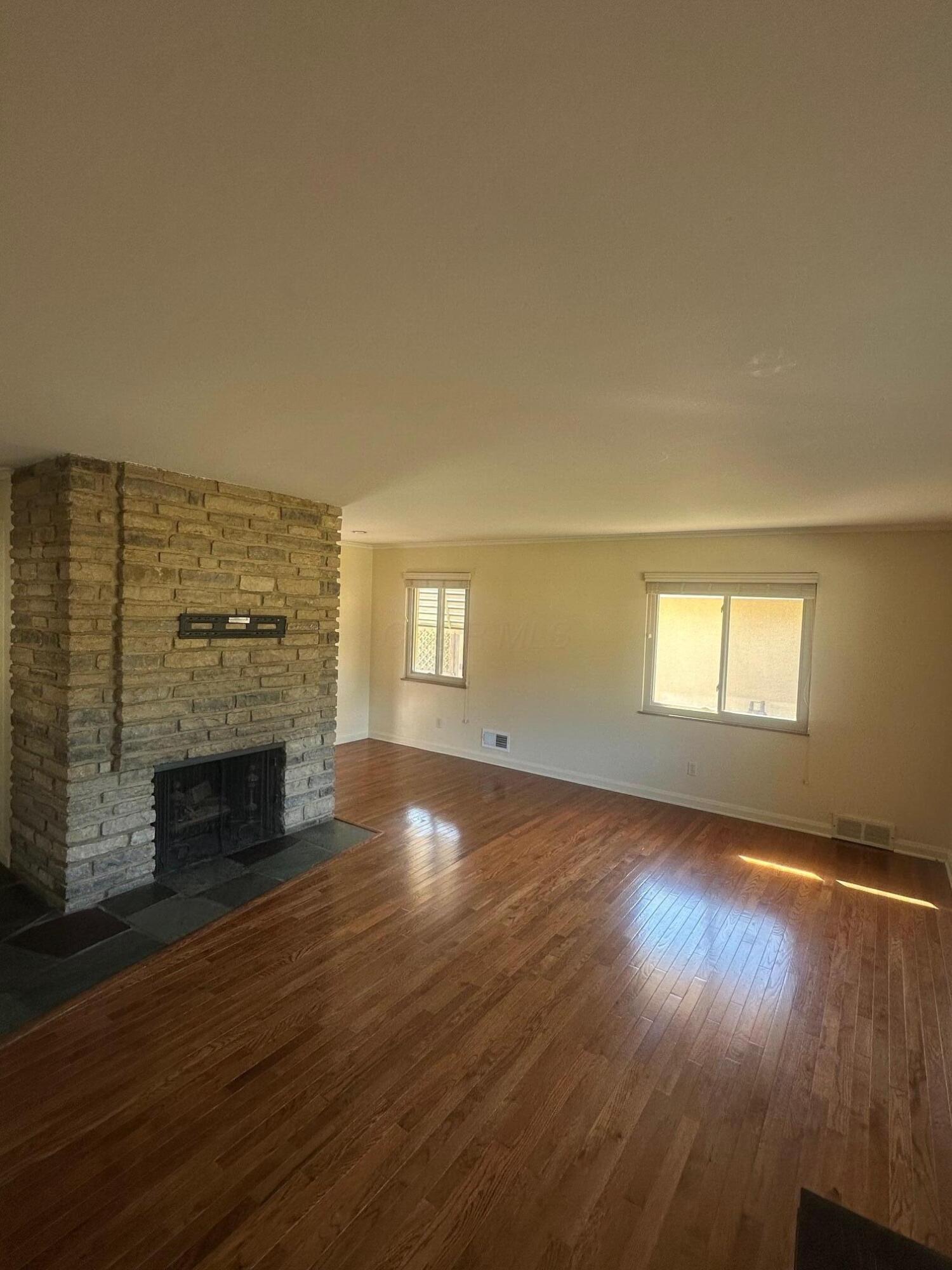 1841 Ridgecliff Road Columbus, OH 43221 - Photo 5 of 39 Living Room