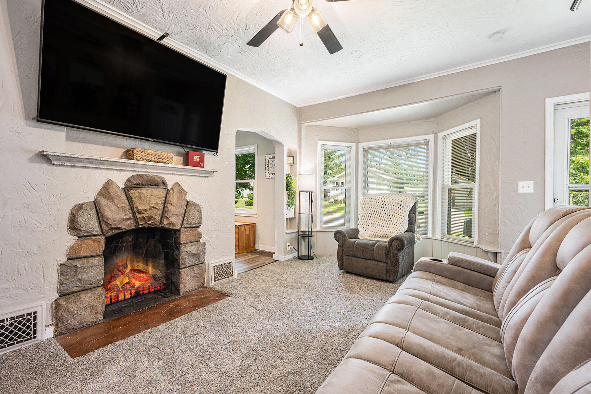 211 East Wheeler Street Three Rivers, MI 49093 - Photo 4 of 17 Living Room