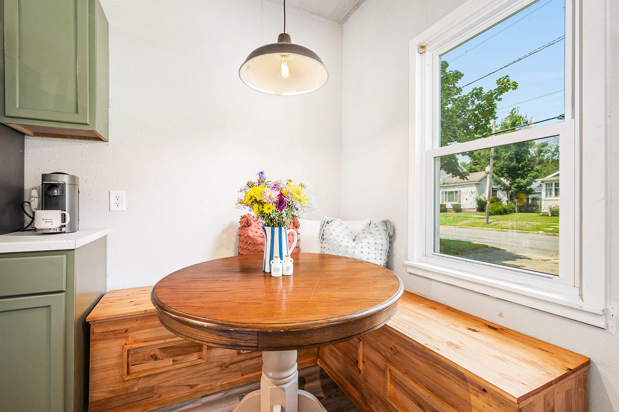 211 East Wheeler Street Three Rivers, MI 49093 - Photo 6 of 17 Built in Eating Area