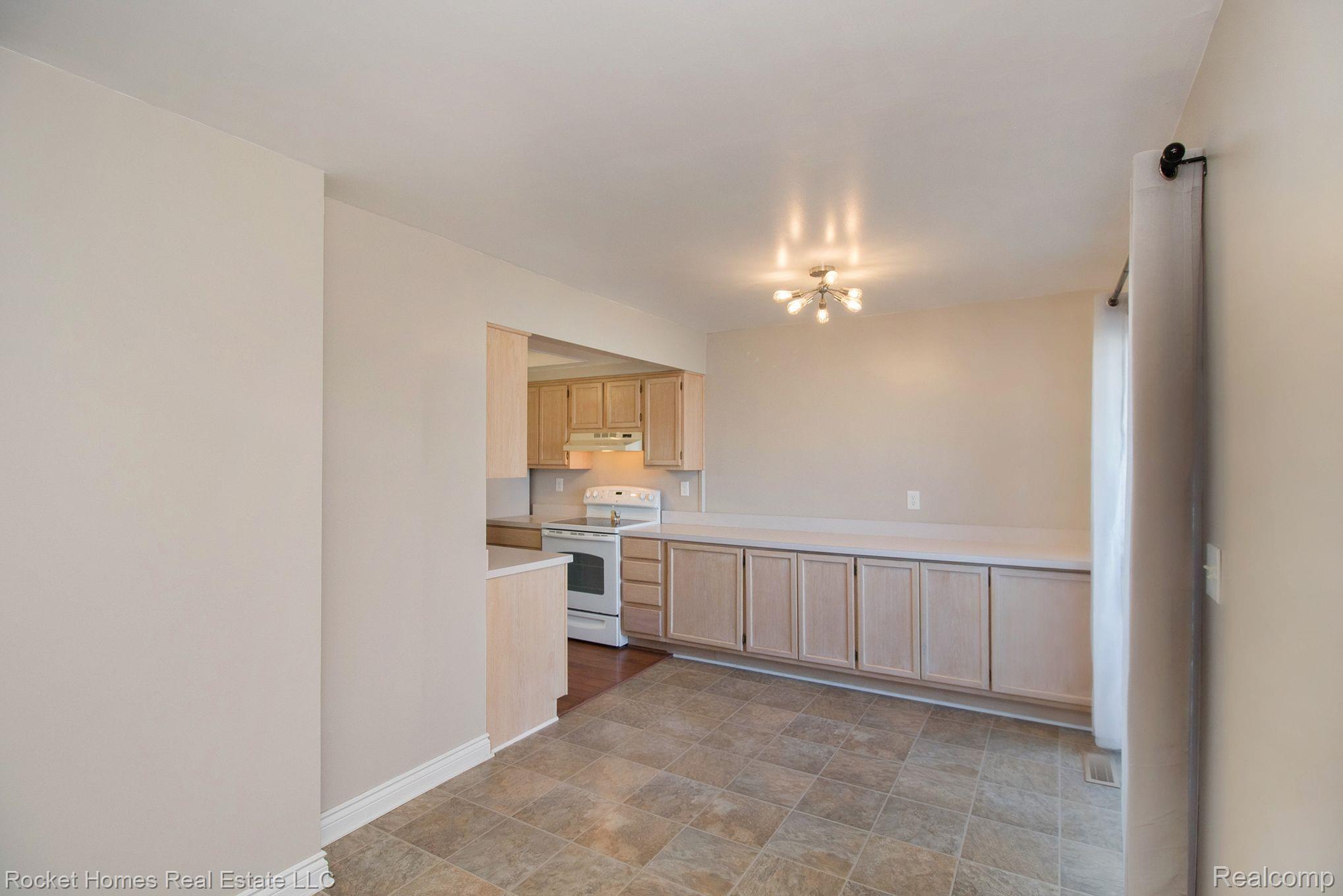 743 Oak Brook Ridge Drive Rochester, MI 48307 - Photo 11 of 28 Gallery Image 11