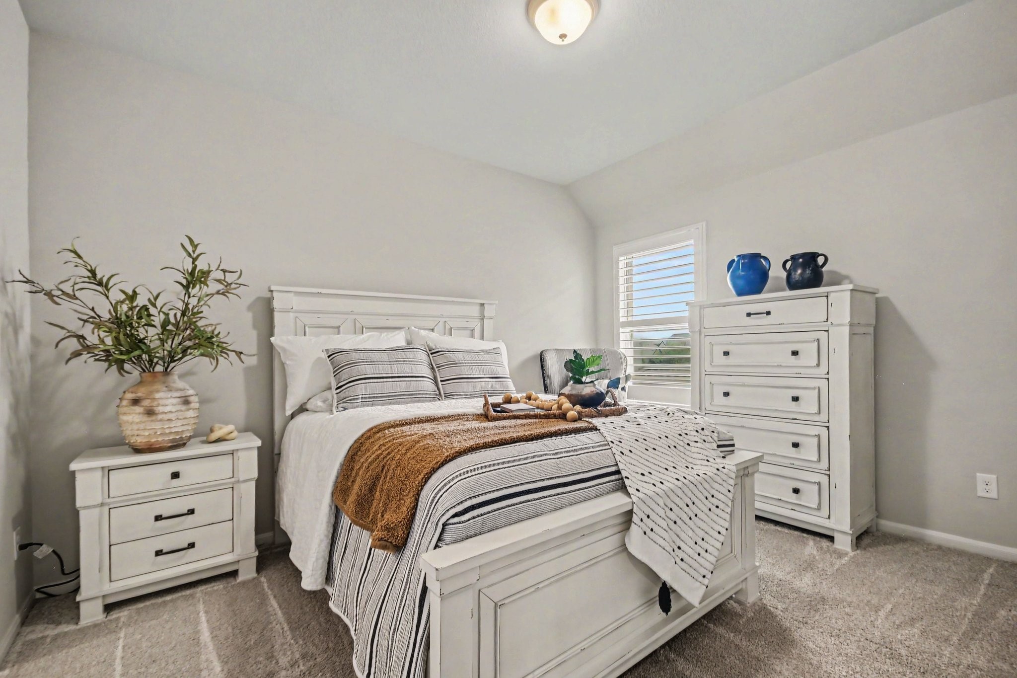 641 Kickapoo Court Webster, TX 77598 - Photo 28 of 39 Upstairs Bedroom 1